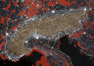 Alpenbogen 2100: Urbanisierung (weiss), Schutzzonen (rot), Common Ground (gelb).