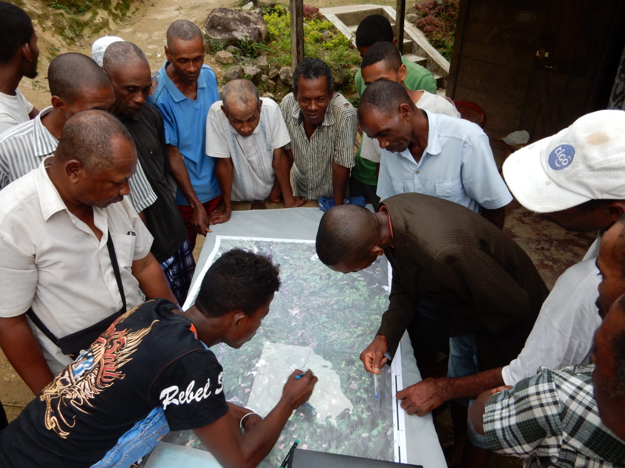 Participatory mapping in one of the case study sites (Madagascar). Julie Zähringer, 2016