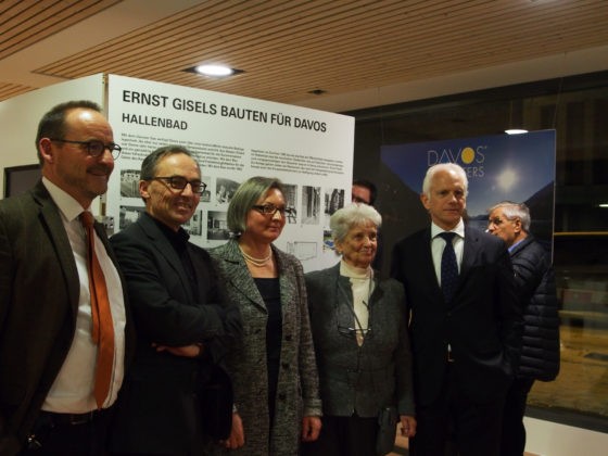 Davos erfindet sich neu: Eröffnung Kongresszentrum Davos (v.l.) Jacques P. Feiner, Bruno Maurer, Martina Schretzenmayr, Annemarie Jost, Tarzisius Cavziezel (Landammann Davos)