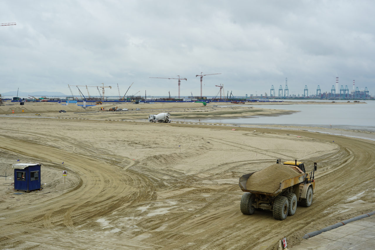 Ongoing land reclamation at Country Garden's «Forest City» development in Johor Bahru, Malaysia (Photography by Hans Hortig)