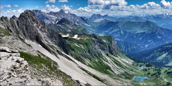 Alpine cultural landscape: View from the mountain peak of Falknis towards Rätikon near Klosters. (Photo: Peter Rüegg / ETH Zurich)