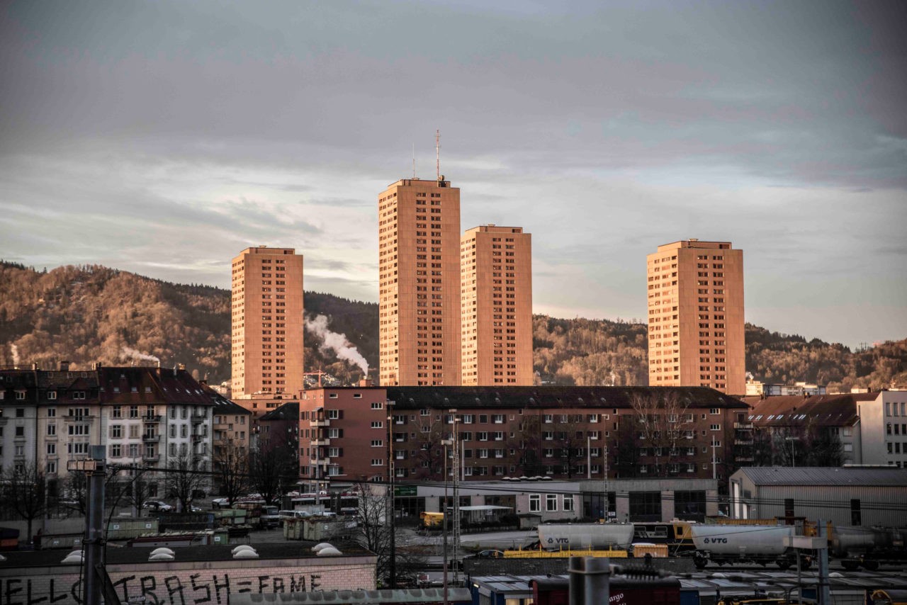 The four public housing towers called 'Hardau' in Zurich, Switzerland. Foto: © Roman Zwicky, zyrokrz.tumblr.com