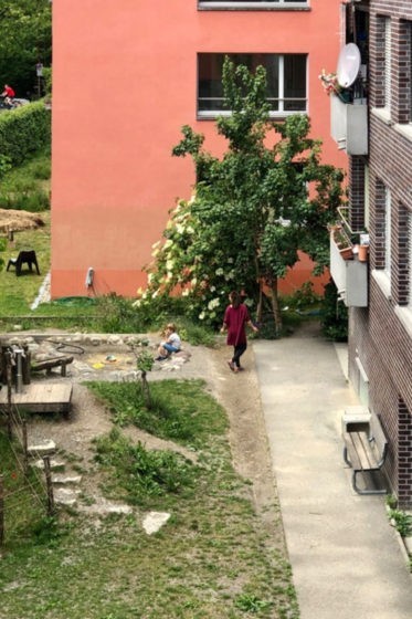 Staying at home in Zurich, Qianner Zhu conducted observations from her bedroom window: «During most of the day, the only communication with the outside I had was through the window near my working table. Through this window, I could have an overview of the inner courtyard of my residence. This is also one of the most important public spaces for the community. After watching through the window for many days, I found it interesting to see how the neighbours used this public space differently during the quarantine time.» Photographs by Qianner Zhu