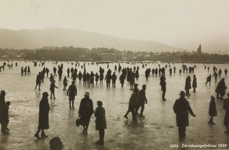 Postkarte, Zürichseegefrörne 1929. (ETH-Bibliothek Zürich, Bildarchiv / Fotograf: Pleyer, Wilhelm / PK_000353 / Public Domain Mark)