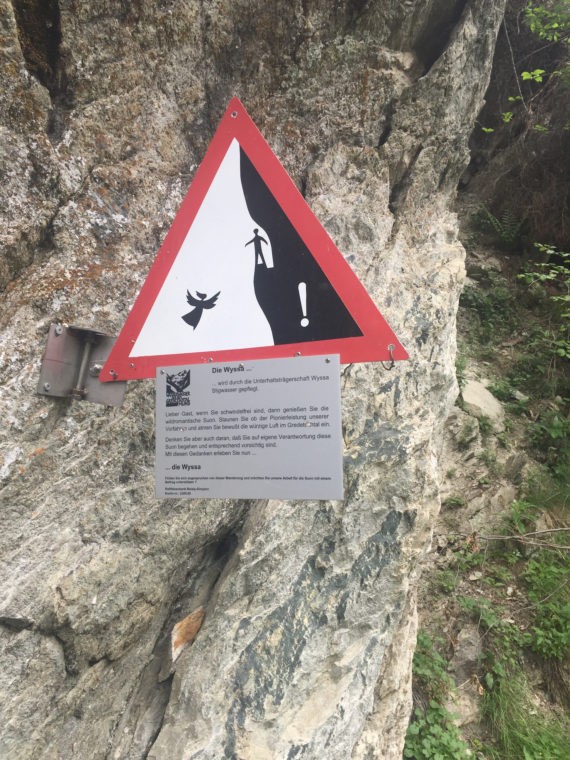 Warning sign along the Wyssa, Gredetschtal © Nicole de Lalouvière, ETH Zürich