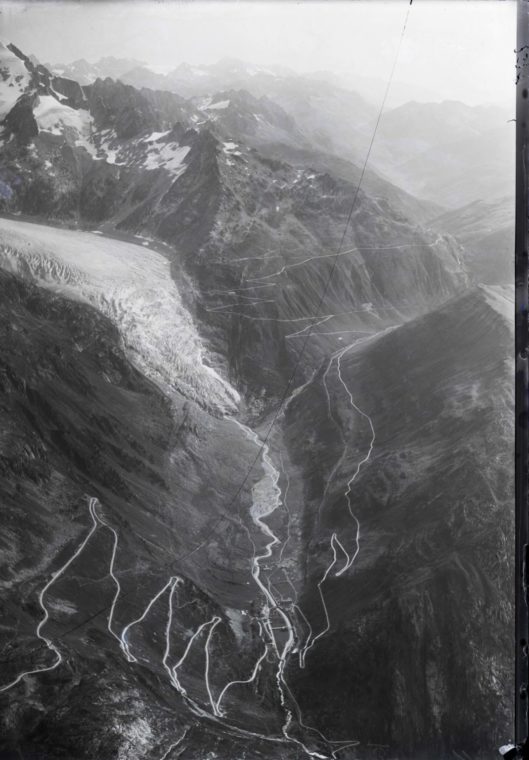 Profile der Landschaft. Talschaft: Gletsch, Rhônegletscher, Belvédère, Furkapass um 1925 / Quelle: Mittelholzer Walter; ETH-Bibliothek Zürich; Bildarchiv/Stiftung Luftbild Schweiz