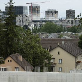 In Zurich, the acceptance of residential densification projects depends on perceptions of how they will impact housing costs and rent. Pictured here: a neighbourhood in north Zurich. (Photograph: KEYSTONE / Christian Beutler)