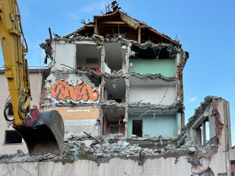 Grüne Transformationsmassnahmen wie die Verdichtung in Städten führen zum Abbau von bezahlbarem Wohnraum und zur Verdrängung von Menschen mit geringem Einkommen. Foto: Zürich, 2023 © ETH Wohnforum
