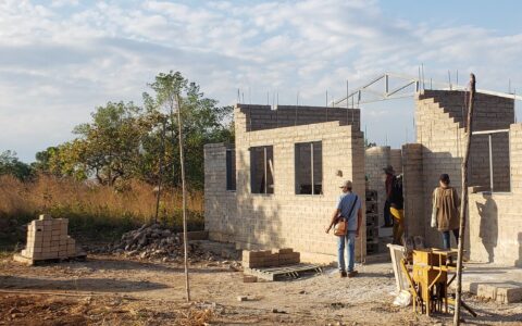 Coopérative d'habitation d'entraide en construction par d'ancien·ne·s combattante·s à Tierra Grata, Colombie, 2021. Photo: Daniela Sanjinés