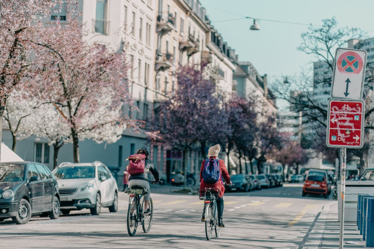 Velofahrende in Zürich (M. Bisig / Adobe Stock)